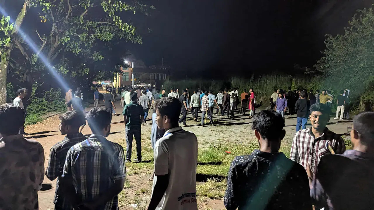 বরিশাল বিশ্ববিদ্যালয়ে ফুটবল খেলাকে কেন্দ্র করে দুই বিভাগের সংঘর্ষ