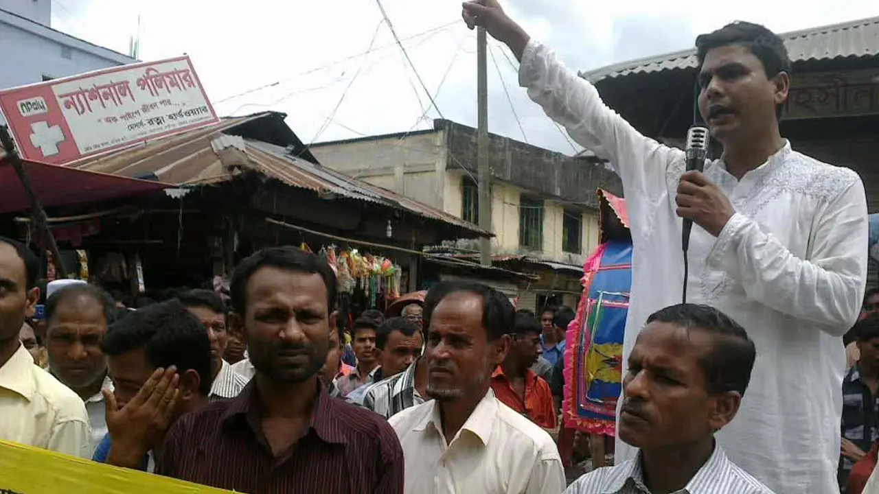 জনবান্ধব চেয়ারম্যান আশরাফের জীবন আজ ফেরারী