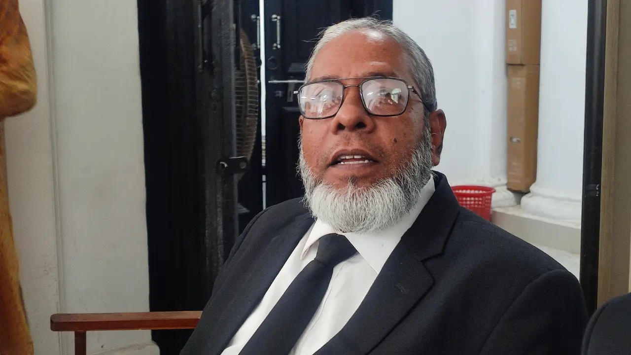 আন্দোলনকারীরাই লোকদের হত্যা করেছে, দাবি শেখ হাসিনার আইনজীবীর