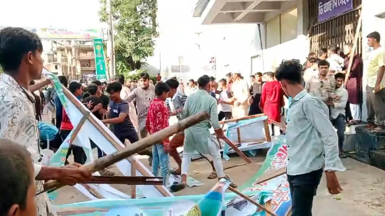 কক্সবাজারে ফুটবল খেলা নিয়ে তুমুল সংঘর্ষ, ইউএনওসহ আহত ৪০