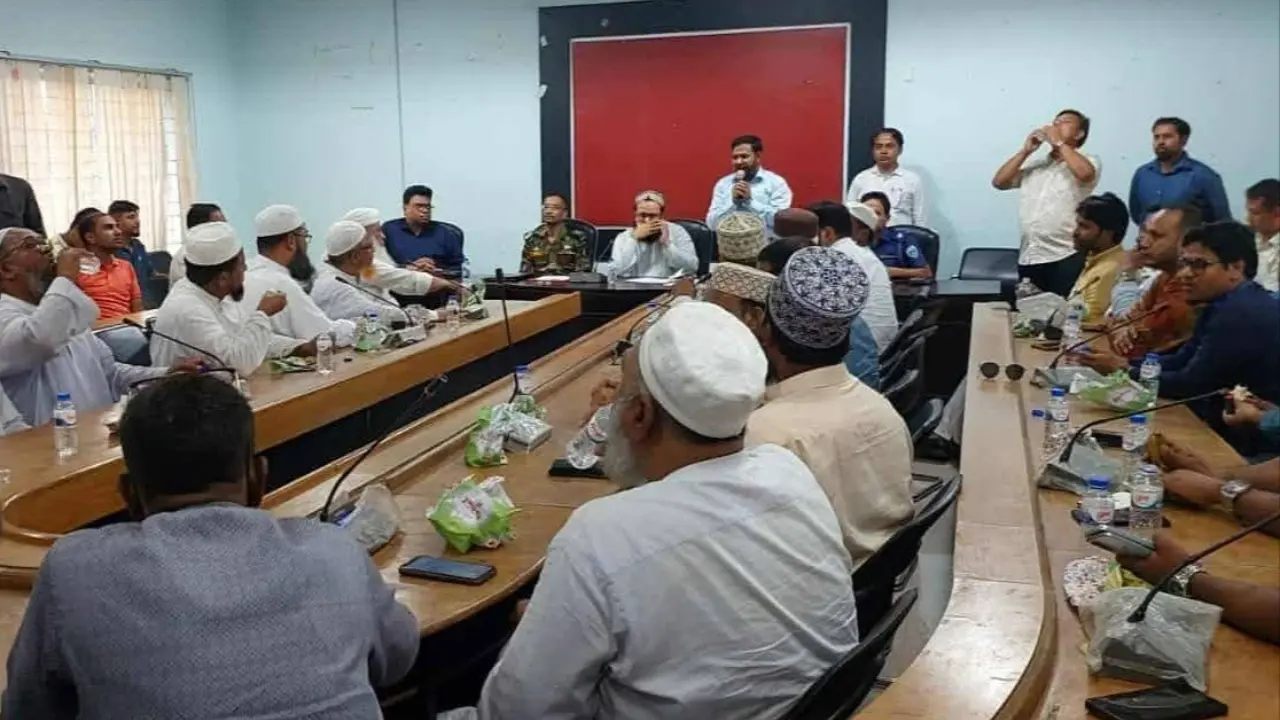 হাটহাজারীতে শান্তি ফেরাতে সমঝোতা বৈঠক