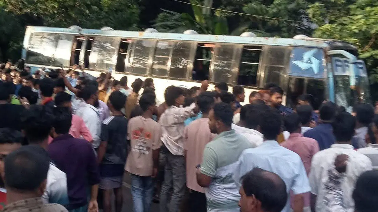 সড়ক দুর্ঘটনায় ফের নিহত ১, প্রতিবাদে চট্টগ্রাম-কক্সবাজার মহাসড়ক অবরোধ