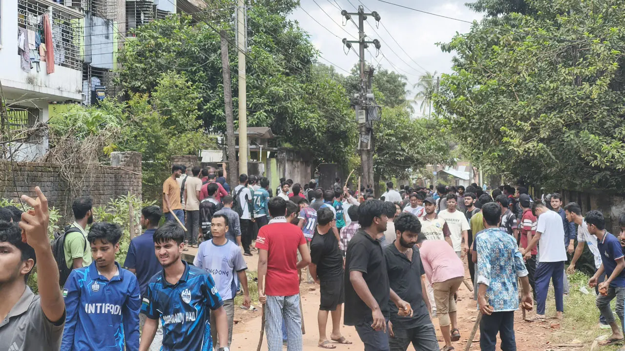 স্থানীয়দের সঙ্গে চবি শিক্ষার্থীদের সংঘর্ষের ঘটনায় মামলা, আসামি সহস্রাধিক