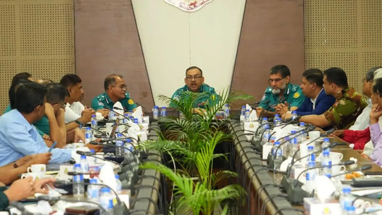 উৎসবমুখর পরিবেশে দুর্গাপূজা অনুষ্ঠিত হবে : ডিএমপি কমিশনার