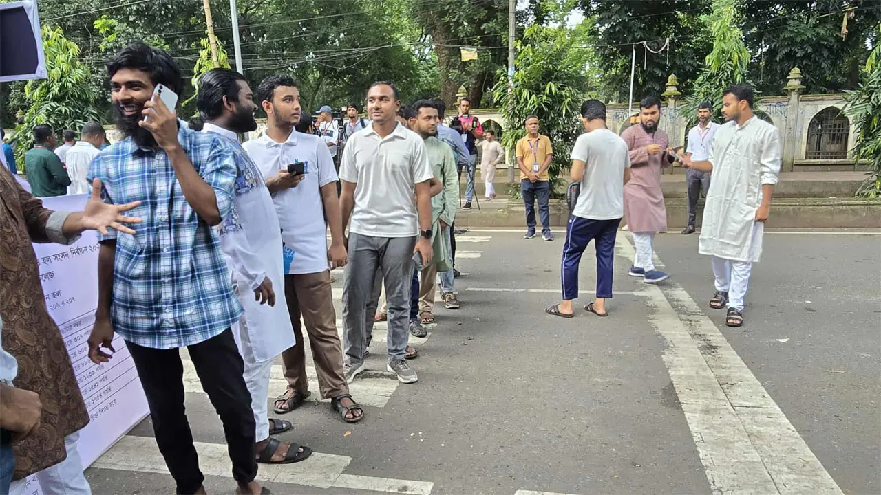 ডাকসু ও হল সংসদ নির্বাচনে ভোটগ্রহণ শুরু