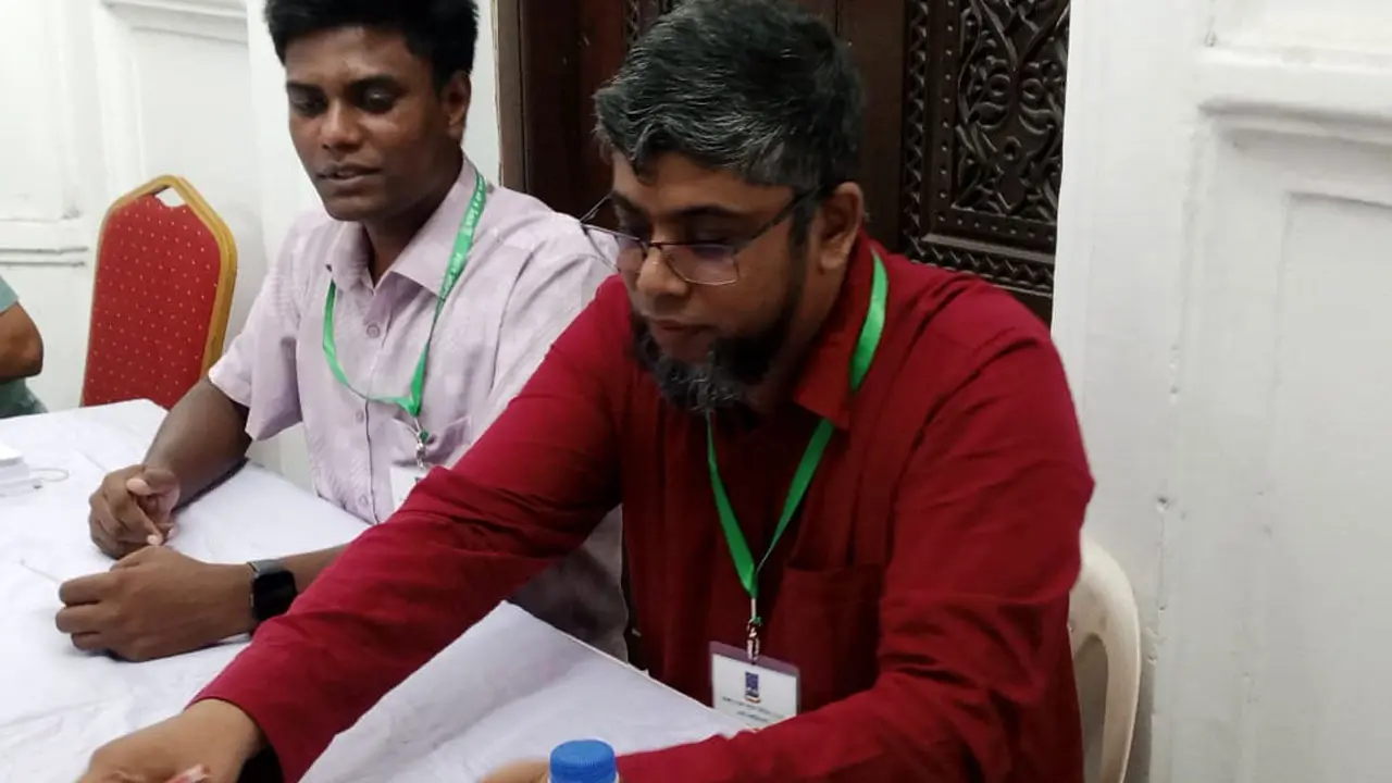 আগে পূরণ করা ব্যালট দেওয়া সেই পোলিং অফিসারকে প্রত্যাহার