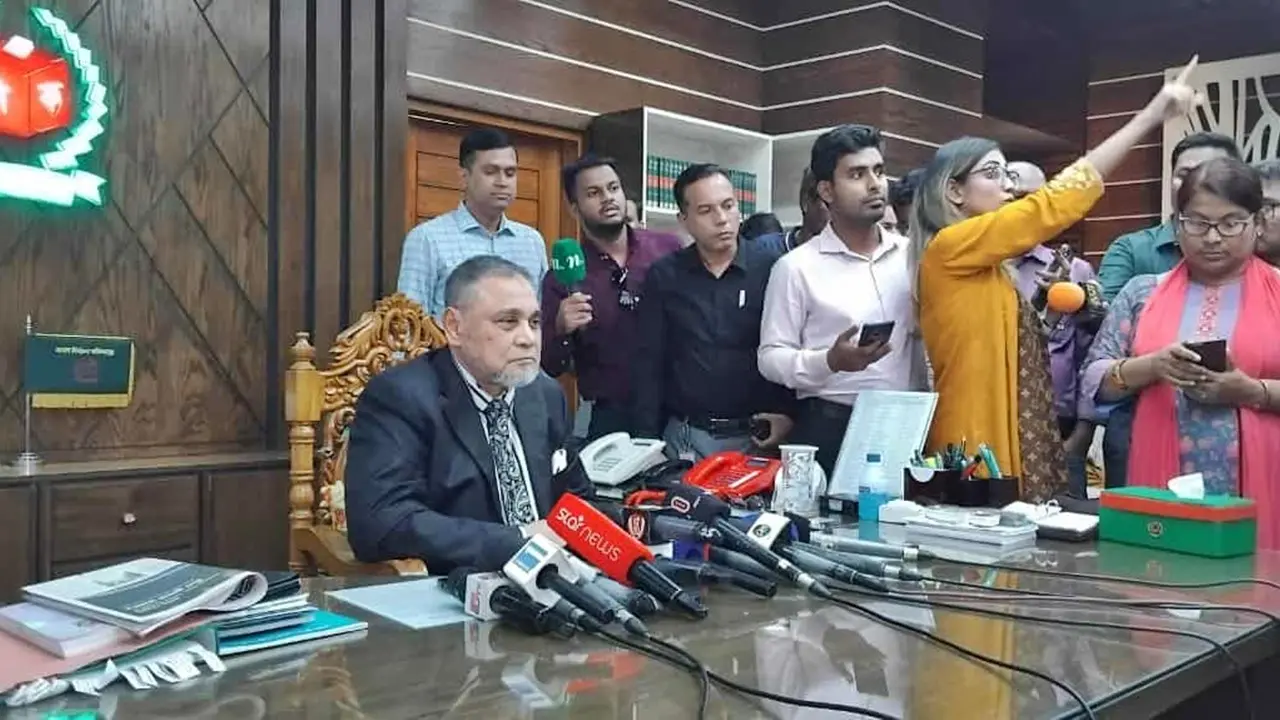 সংসদ নির্বাচনের জন্য পূর্ণ প্রস্তুতি নিয়ে রাখব : মার্কিন দূতকে সিইসি