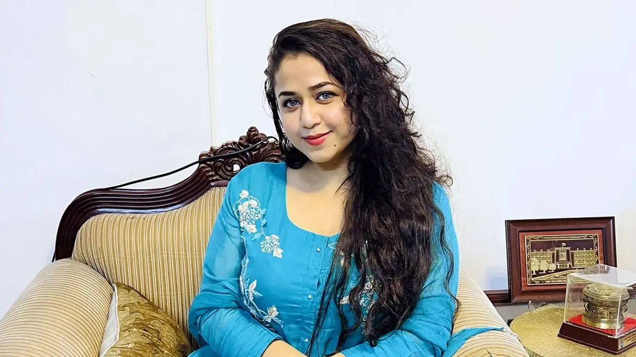 অটোগ্রাফ চাইলেন আড়ং-এর সেলসম্যান, আবেগাপ্লুত ফারিয়া