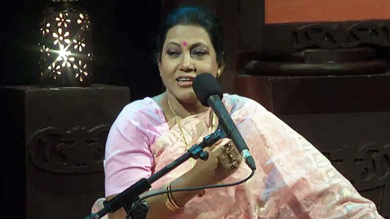 শহীদ মিনারে ফরিদা পারভীনকে অন্তিম শ্রদ্ধা, কুষ্টিয়ায় দাফন