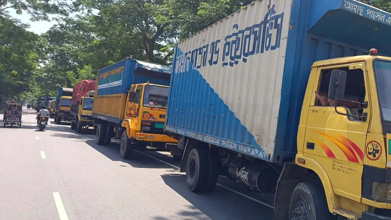 ১১ ঘণ্টা পর ফরিদপুরে যান চলাচল স্বাভাবিক, কাল সকালে ফের অবরোধ