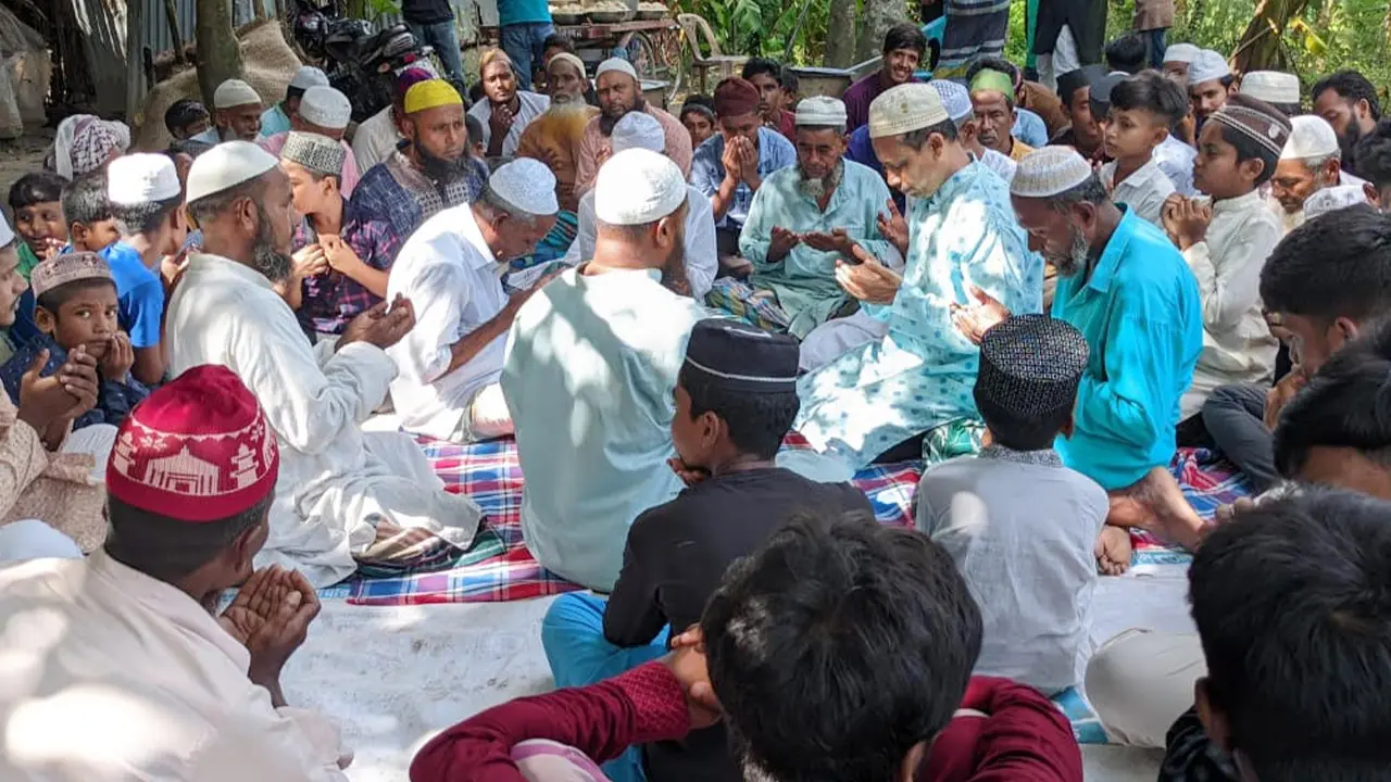 ছাগল চুরি যাওয়ায় চোরের হেদায়েতের জন্য মিলাদ-মাহফিল