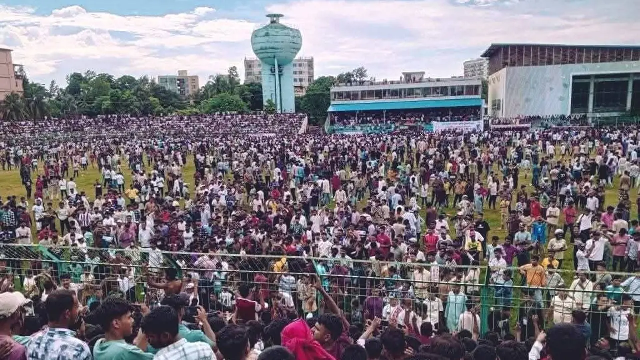 কক্সবাজার স্টেডিয়ামে ভাঙচুর : ছাত্রদল নেতাসহ ৭০০ জনের বিরুদ্ধে মামলা