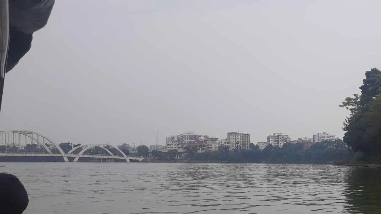 গুলশান লেকে ঝাঁপিয়ে পড়া যুবকের লাশ উদ্ধার করল পুলিশ