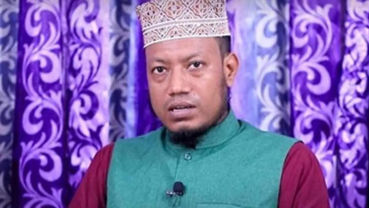 মুফতি আমির হামজাকে প্রকাশ্যে ক্ষমা চাইতে লিগ্যাল নোটিশ