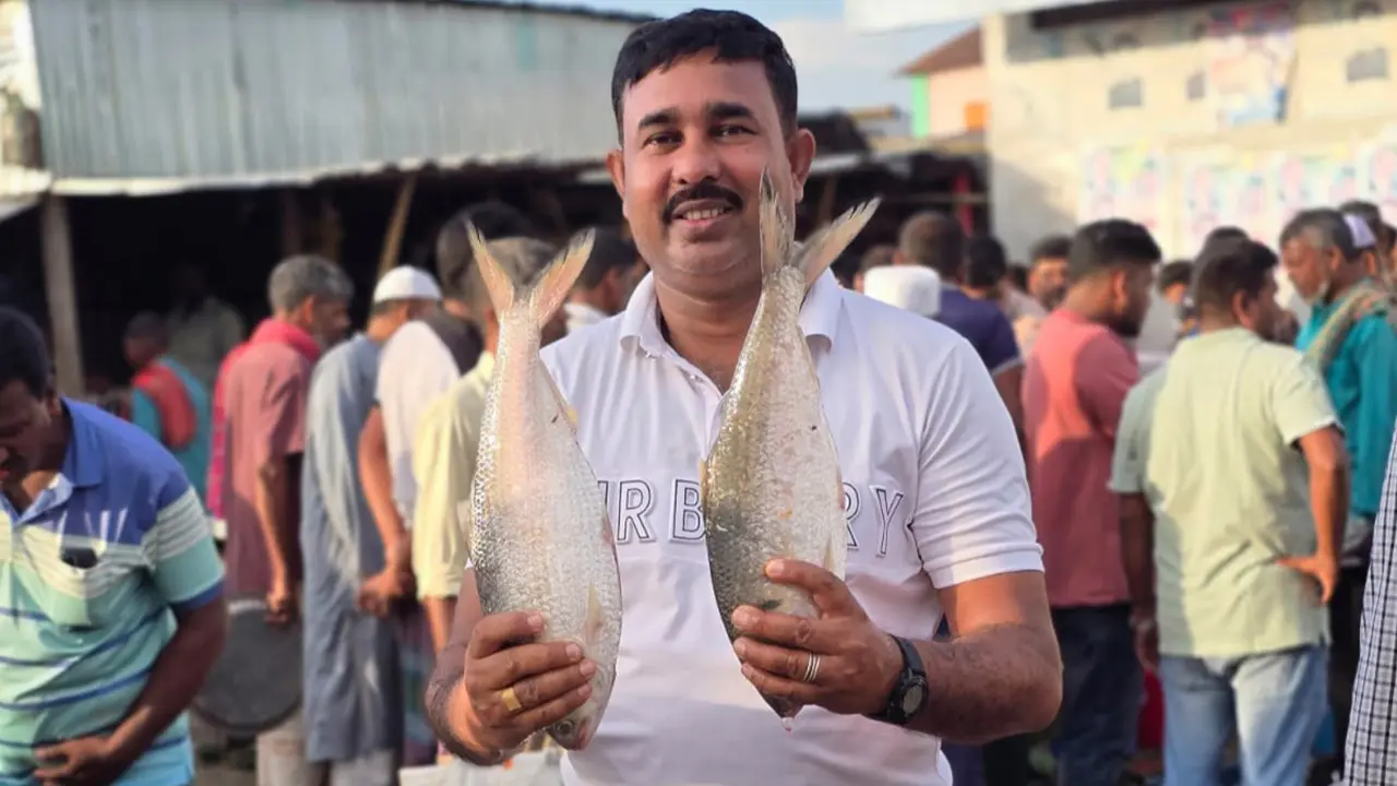 পদ্মার দুই ইলিশ ১৬ হাজার টাকায় বিক্রি
