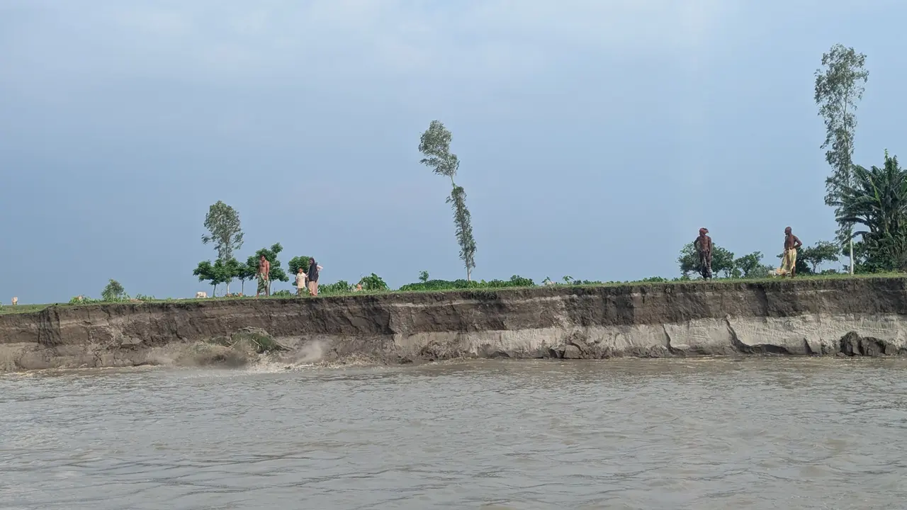 ভারী বৃষ্টিপাতে কুড়িগ্রামের নিম্নাঞ্চল প্লাবিত হওয়ার আশঙ্কা