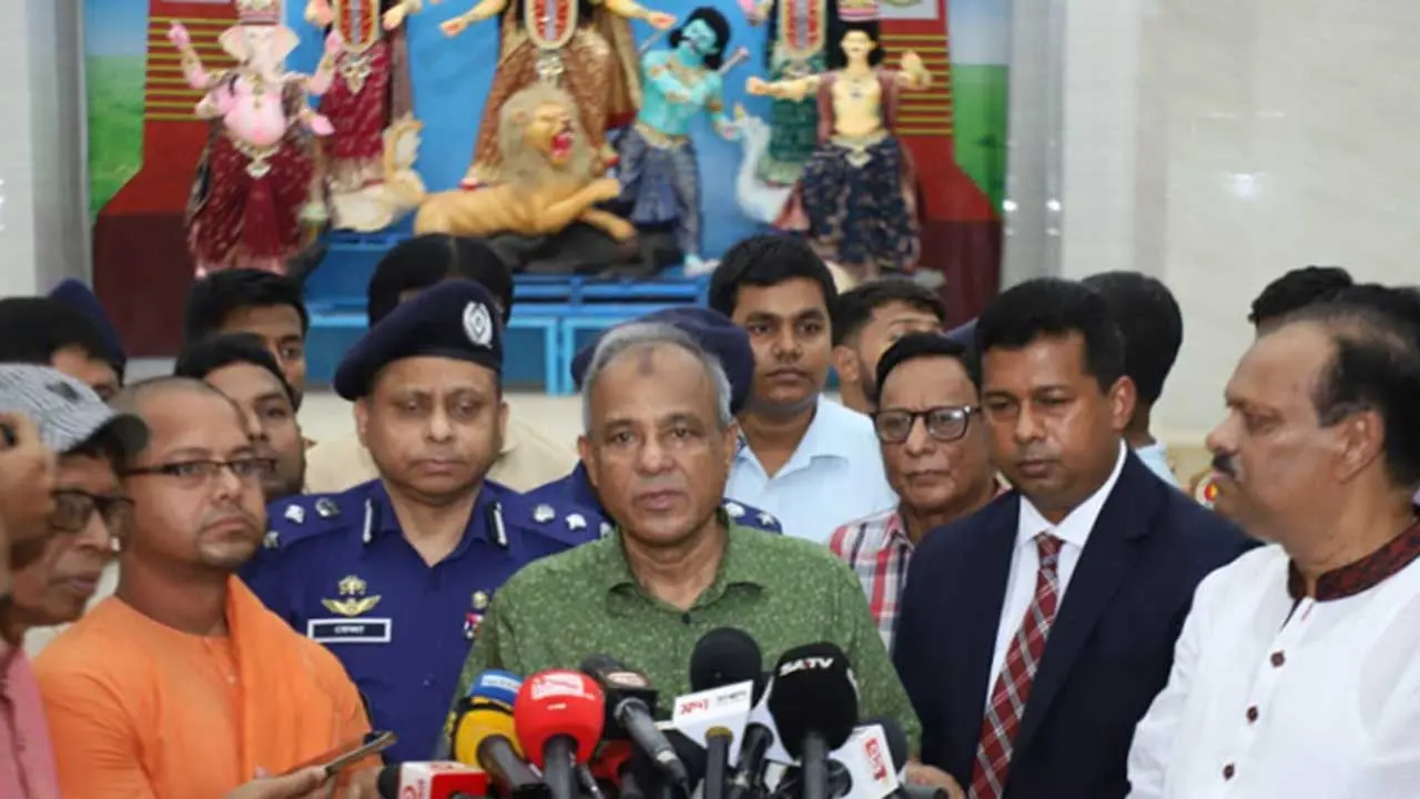 শারদীয় দুর্গাপূজায় নিরাপত্তা ঝুঁকি নেই : স্বরাষ্ট্র উপদেষ্টা