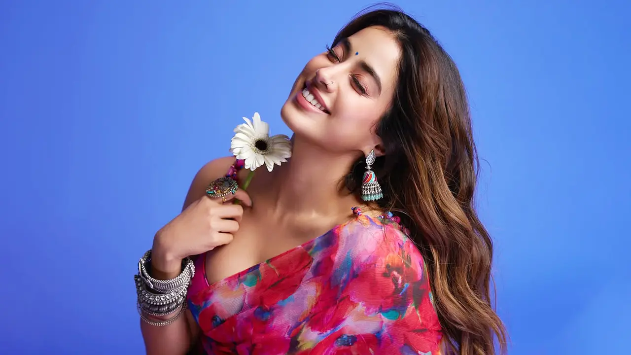 তিন সন্তান নিতে চান জাহ্নবী