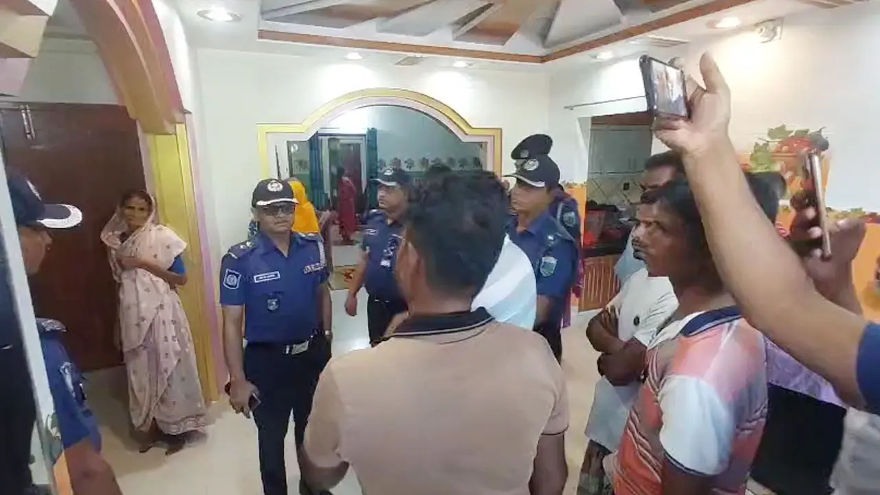 জয়পুরহাটে প্রবাসীর বাড়িতে ডাকাতি, ১৭ ভরি স্বর্ণালঙ্কার লুট