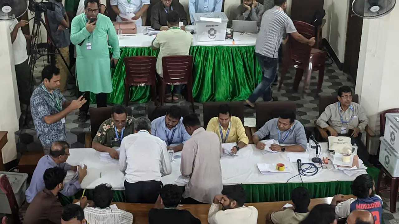 জাকসু নির্বাচন : ১২ হলের ভোট গণনা শেষ, বাকি আরও ৯