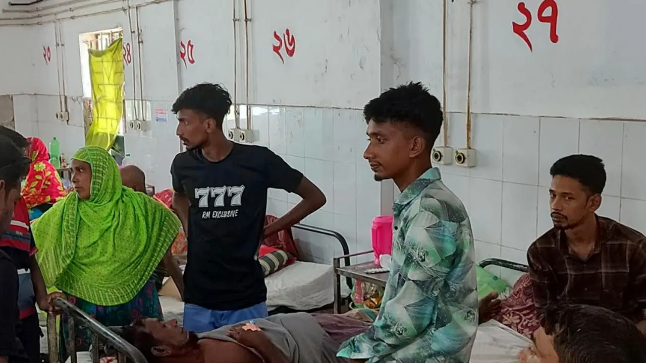 চুরি করতে দেখে ফেলায় বাড়িওয়ালাকে কুপিয়ে জখম