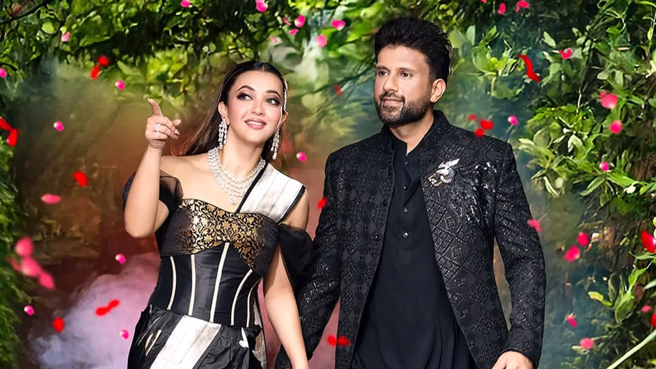 কৌশানীর হাতে হাত রেখে আসলেন নুসরাতের প্রাক্তন স্বামী