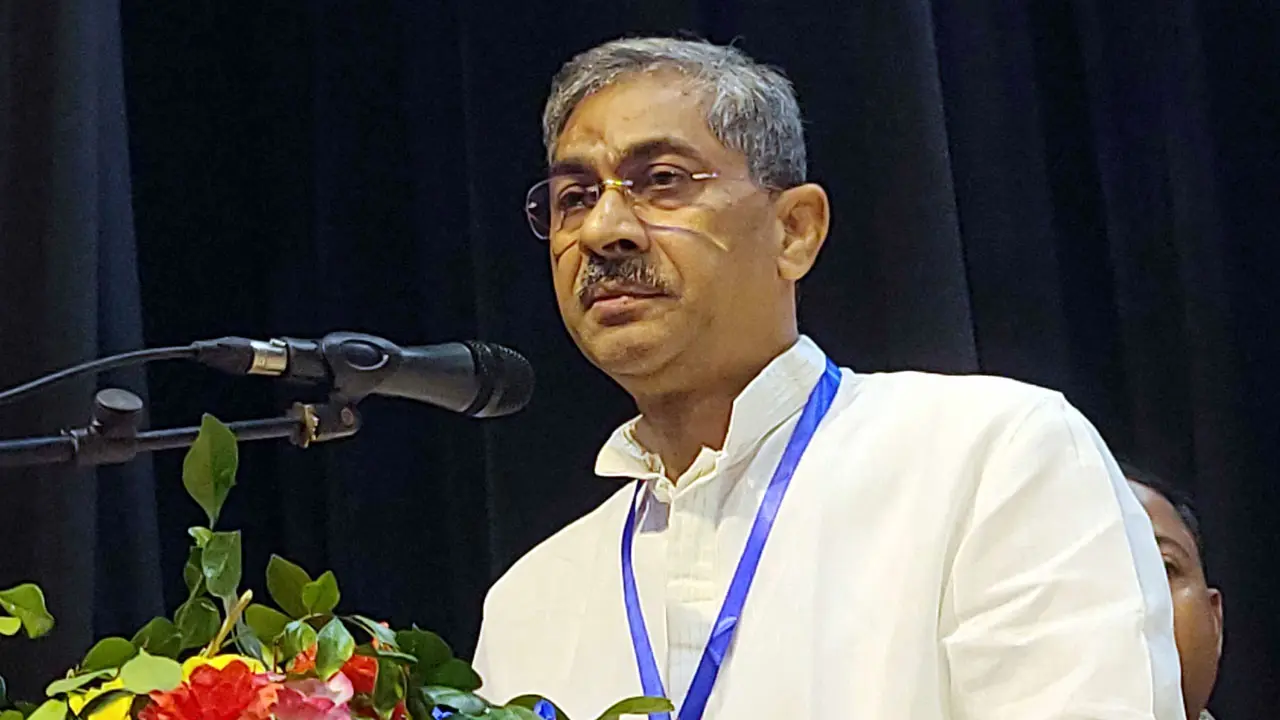 ১৭ বছর জাঁতাকলে পড়ে শিক্ষকরা অনৈতিক কাজ করতে বাধ্য হয়েছেন : এ্যানি