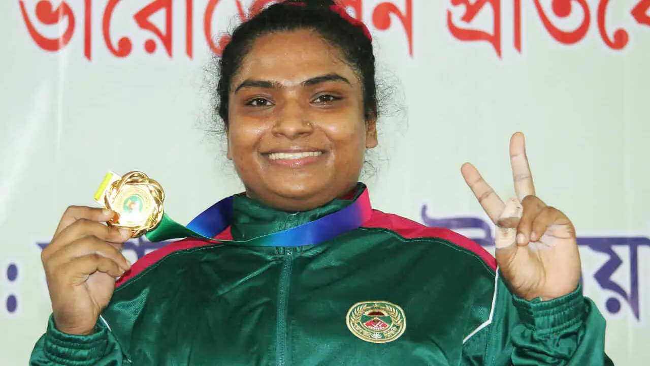 ২১০ কেজি ভার তুলে মাবিয়ার রেকর্ড