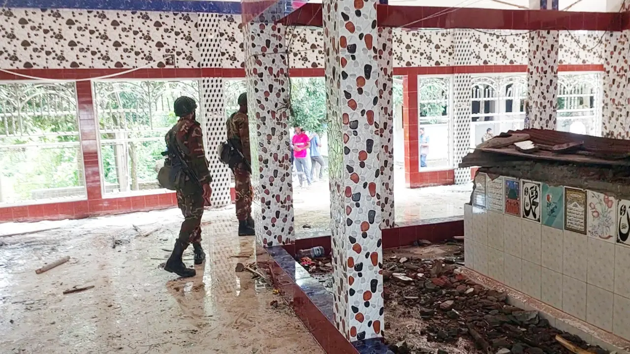 মাইকে ঘোষণা দিয়ে ৪ মাজার ভাঙচুরের ঘটনায় গ্রেপ্তার ৪