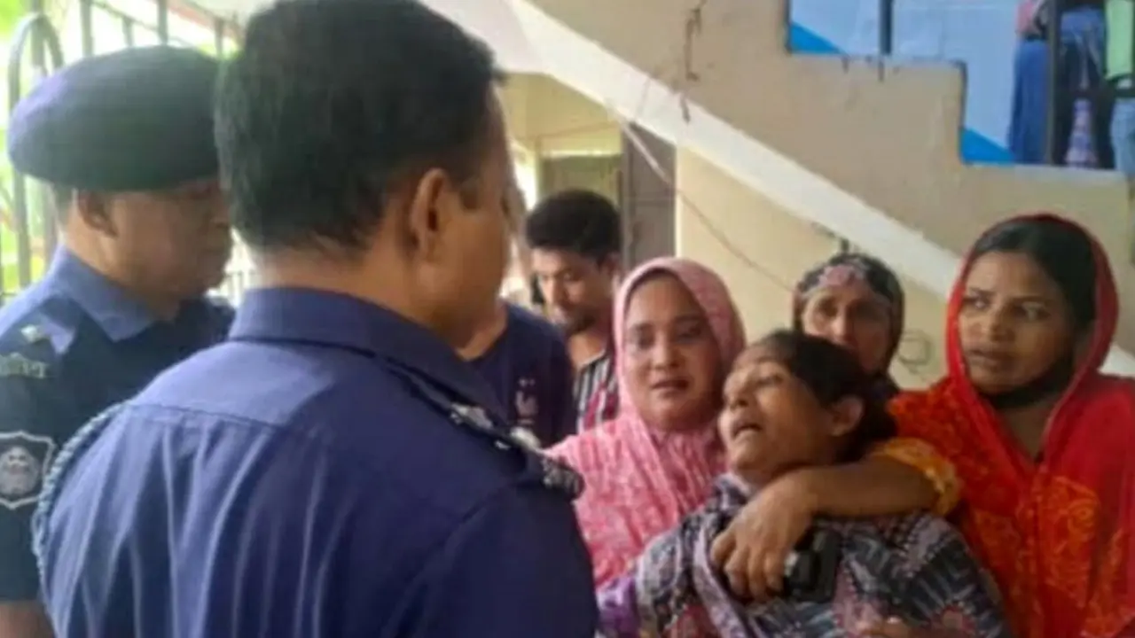 যাত্রীবেশে অটোরিকশা চালককে কুপিয়ে হত্যা, আটক ৩