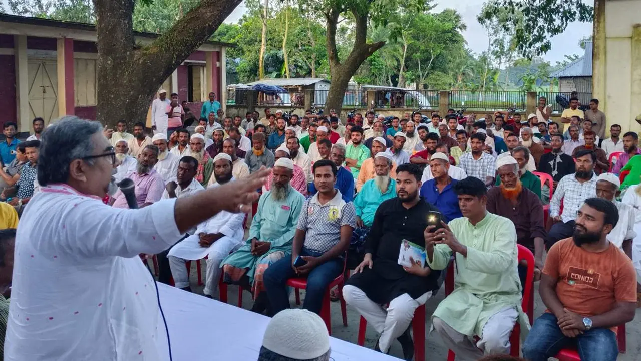 ড. ইউনূসকে নিয়ে ভারতের পূজামণ্ডপে উপস্থাপনা সরকারের বিরোধিতার শামিল