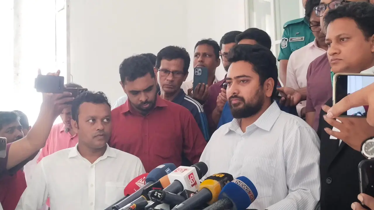 বিচারের মাধ্যমেই আওয়ামী লীগের বিষয়ে ফয়সালা করতে হবে : নাহিদ ইসলাম