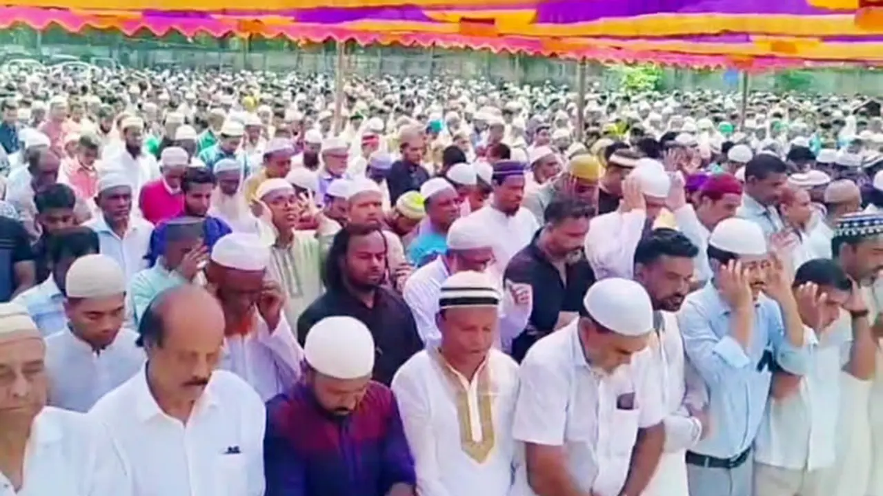 নরসিংদীতে পারিবারিক কবরস্থানে সমাহিত সাবেক শিল্পমন্ত্রী