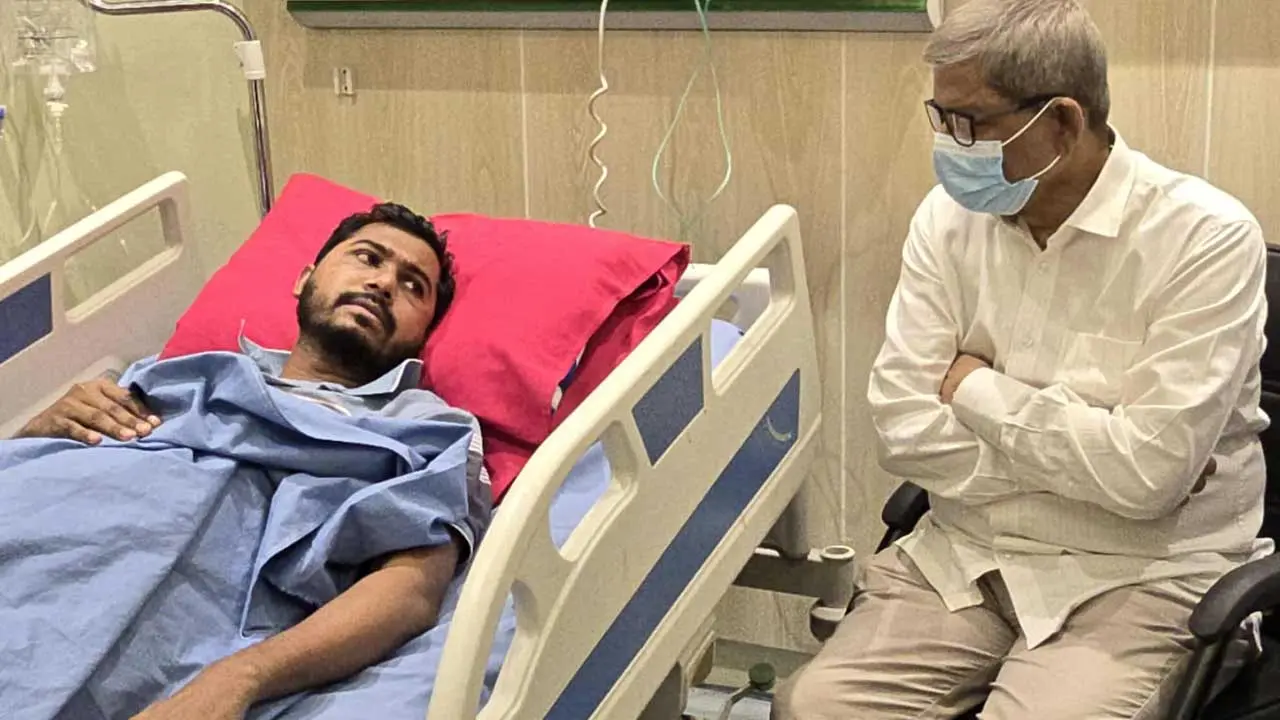 নুরুল হক নুরকে দেখতে ঢামেকে মির্জা ফখরুল