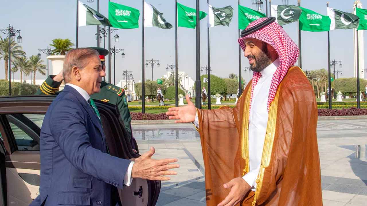 যুক্তরাষ্ট্রকে পেছনে ফেলে সৌদির নিরাপত্তায় প্রধান সঙ্গী পাকিস্তান