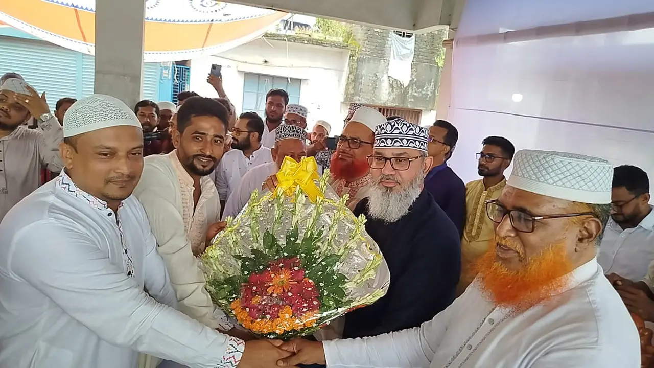 পিরোজপুরে বিএনপি ও জাতীয় পার্টির অর্ধশতাধিক নেতাকর্মীর জামায়াতে যোগদান