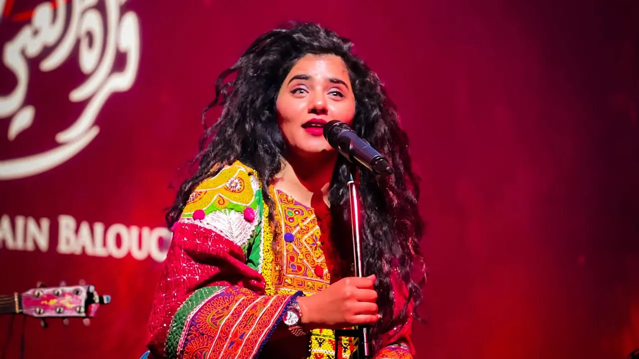গুরুতর আহত পাক সংগীতশিল্পী কুরাতুলাইন বালুচ