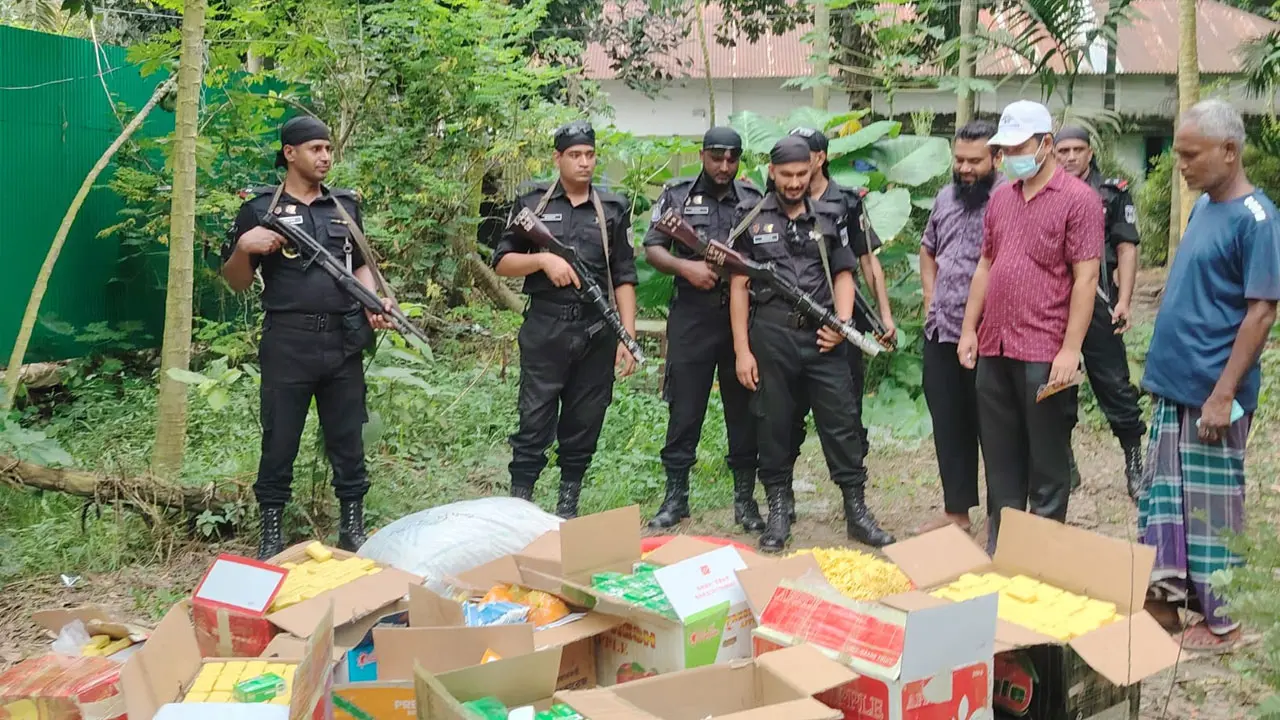 মানিকগঞ্জে নকল সাবান তৈরির কারখানায় র‌্যাবের অভিযান 