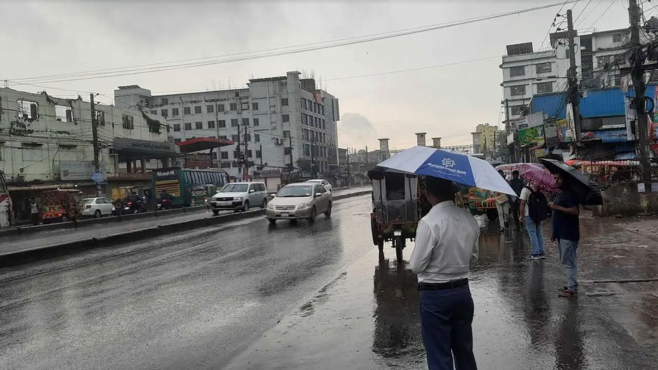 ঢাকায় বজ্রসহ বৃষ্টির আভাস, কমবে দিনের তাপমাত্রা