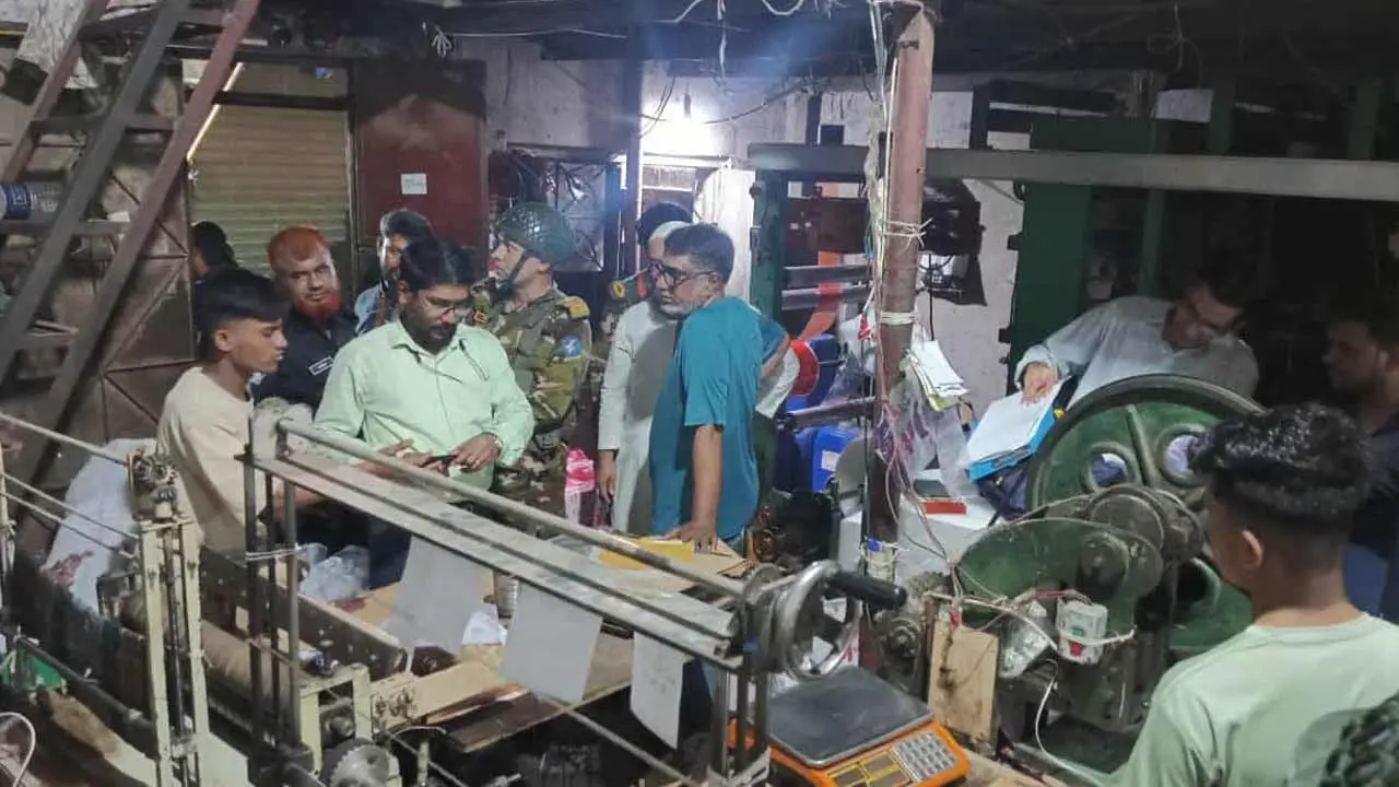 দেশজুড়ে অভিযান : চার হাজার ৪৪০ কেজি পলিথিন জব্দ, জরিমানা আদায়