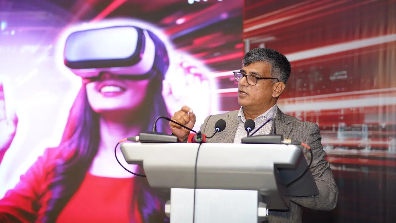 ‘ছেলেবেলার প্রথম ইনোভেশন ছিল তালাবদ্ধ টেলিফোন হ্যাক করা’