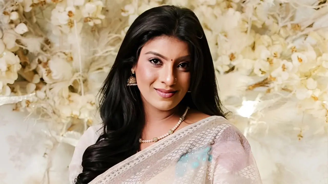 মায়ের কাছে চা খাওয়া ছিল পাকনামি, শৈশবের গল্পে মৌ