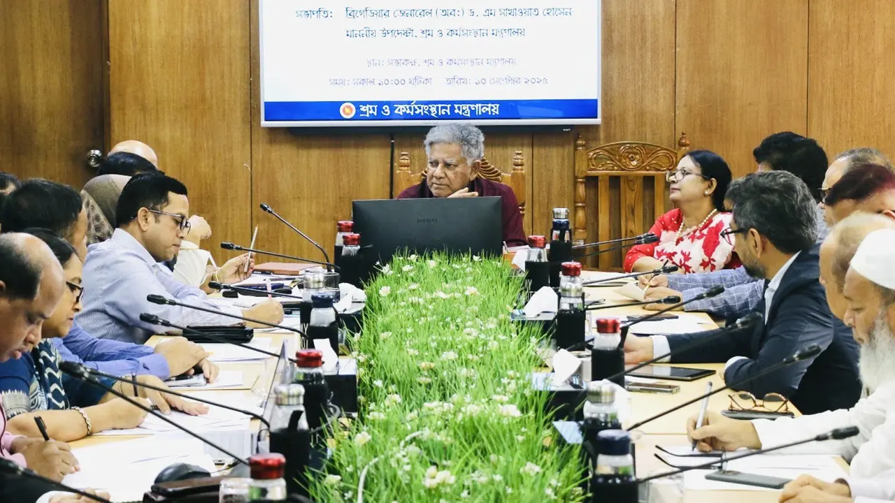 শ্রমিকদের পাওয়া পরিশোধে ঋণ নিলেও টাকা ফেরত দিচ্ছে না ৯ গার্মেন্টস গ্রুপ