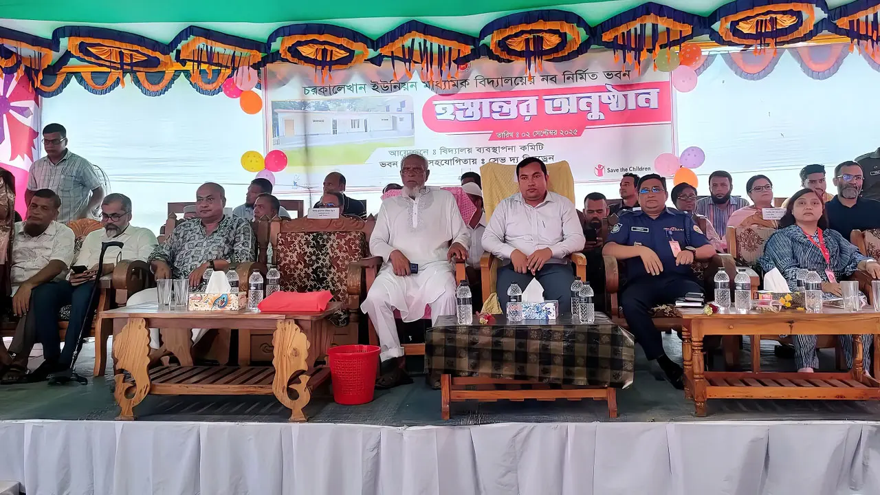 নতুন শ্রেণিকক্ষ ও নিরাপদ পানির সুবিধা পেল মুলাদীর শিশুরা