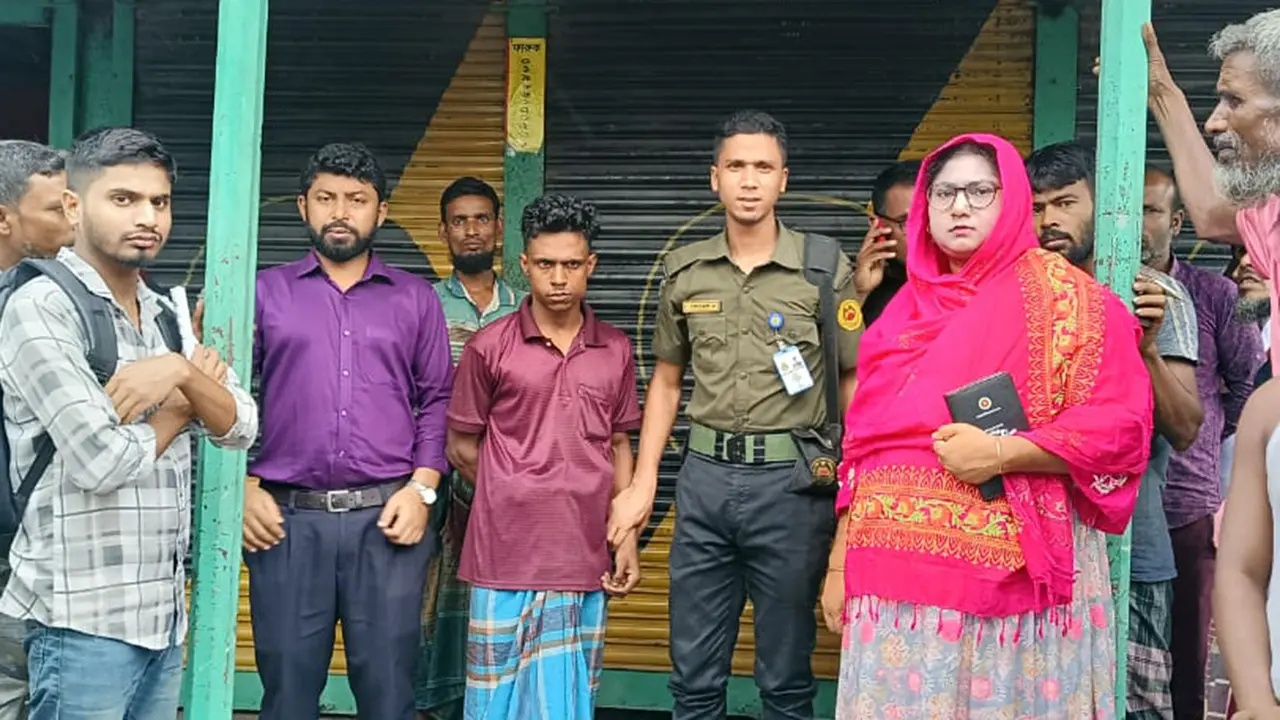 বেশি দামে সার বিক্রি, ডিলারকে লাখ টাকা জরিমানা