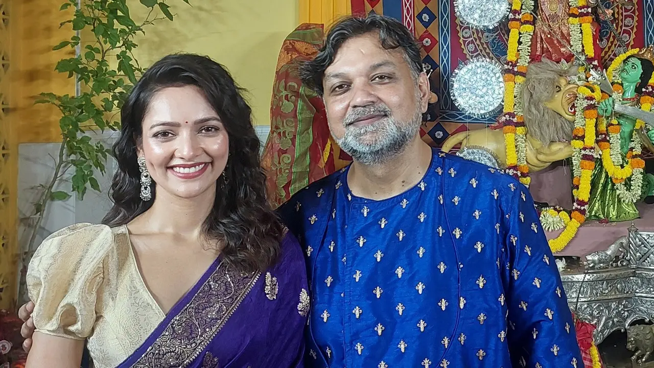 ‘শুভ সপ্তমী’তে বান্ধবী নিয়ে ঘুরছেন সৃজিত