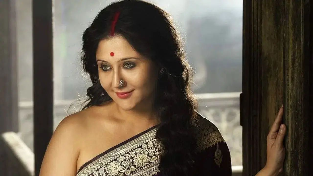 ‘বৌদি’ শব্দ কতটা আপন, অথচ নেটদুনিয়ায় এটা অশ্লীল : স্বস্তিকা