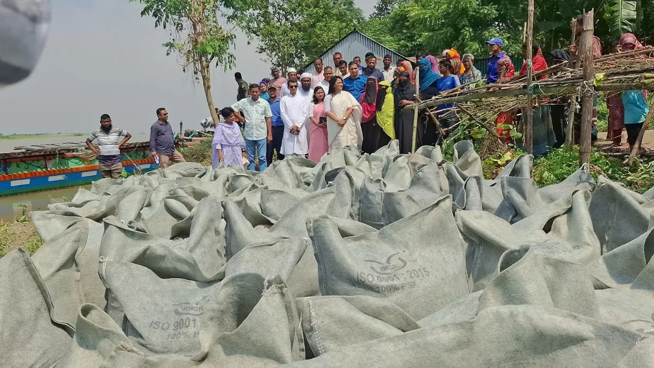 টাঙ্গাইলে নদী ভাঙন থেকে রক্ষা পেল ৫০০ পরিবার