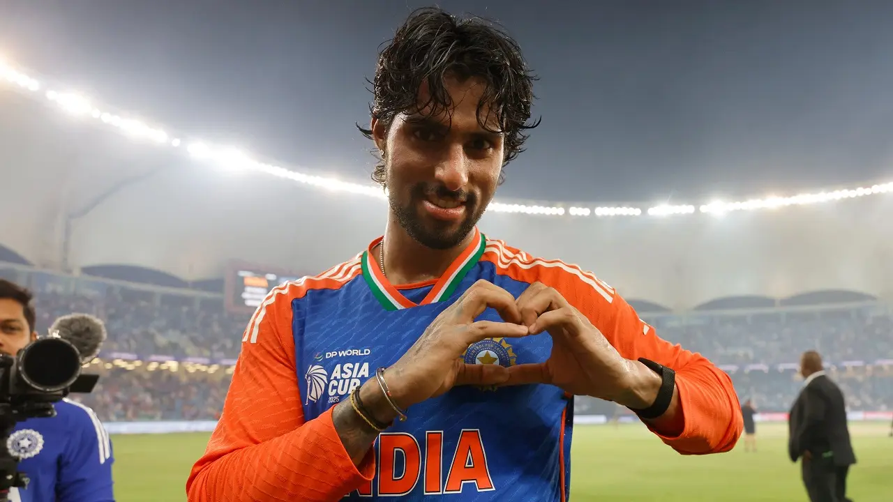 ব্যাট কেনার টাকা না থাকা ইলেকট্রিক মিস্ত্রির ছেলেই ভারতের শিরোপার নায়ক