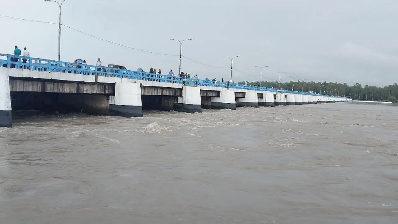 তিস্তার পানি বিপৎসীমার ওপরে, খুলে দেওয়া হয়েছে ব্যারাজের সবকটি জলকপাট